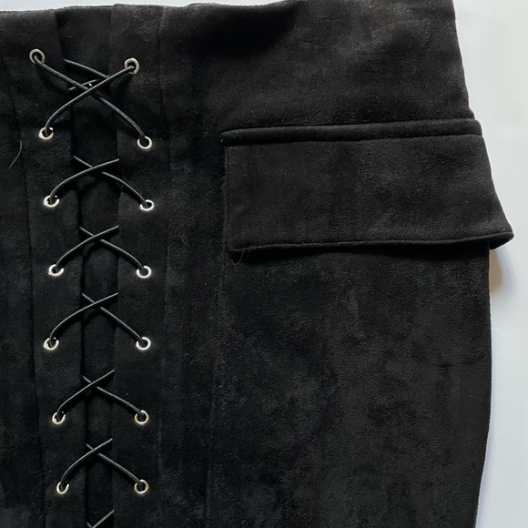 LUXXEL Womens Medium Mini Skirt Faux Suede Black Leather Lace Up Flap Pockets - Picture 5 of 9